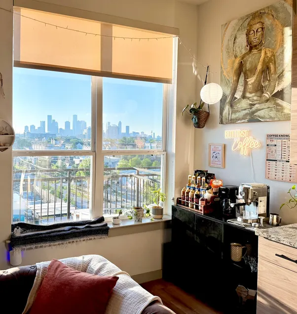 The Skyline Studio with Espresso Bar, Rooftop Pool - Image 1