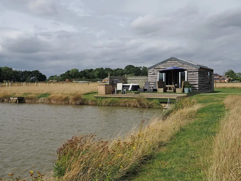 Cabin in beautiful countryside with private lake - Image 1