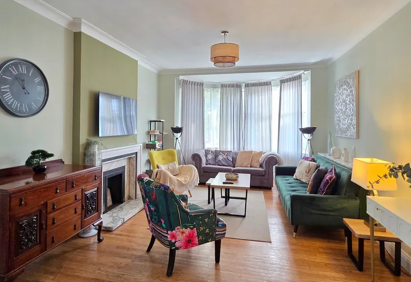 Spacious Modern 3 Bed Apartment in Hendon NW4 - Image 1