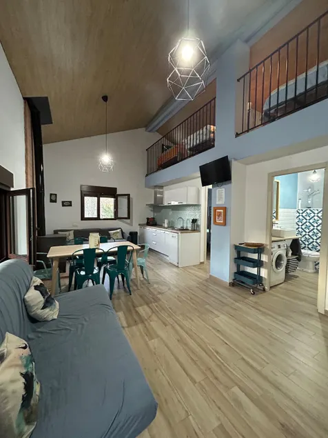 Arroyo's country house in a spectacular setting - Image 1
