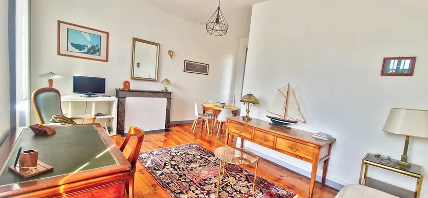 Great location - Large authentic apartment - Image 1