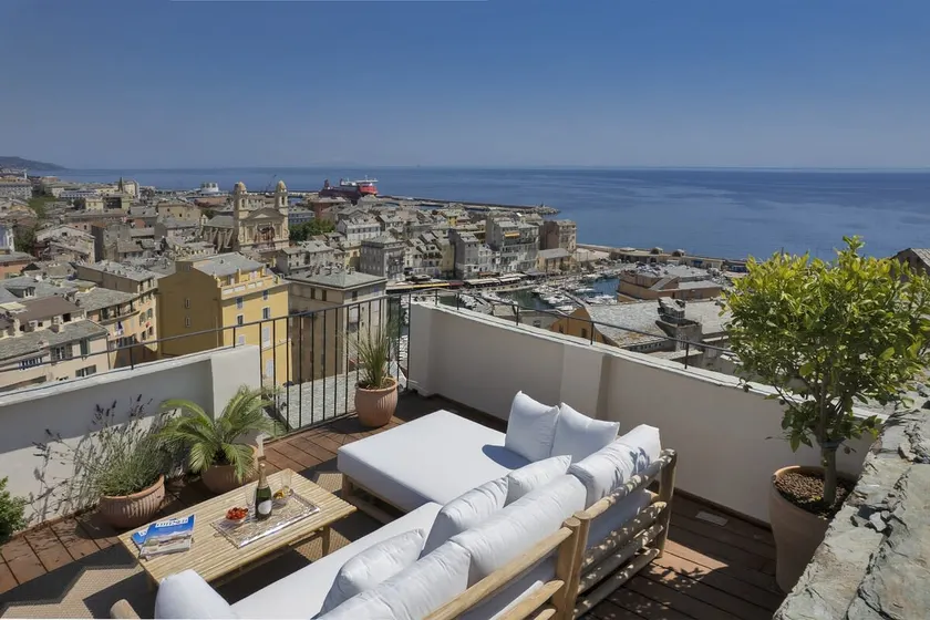 Luxury apartment with 35 m2 rooftop - Image 1
