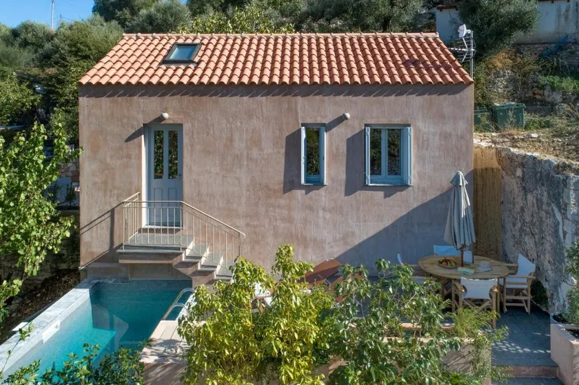 Loft bedroom villa with pool - Image 1