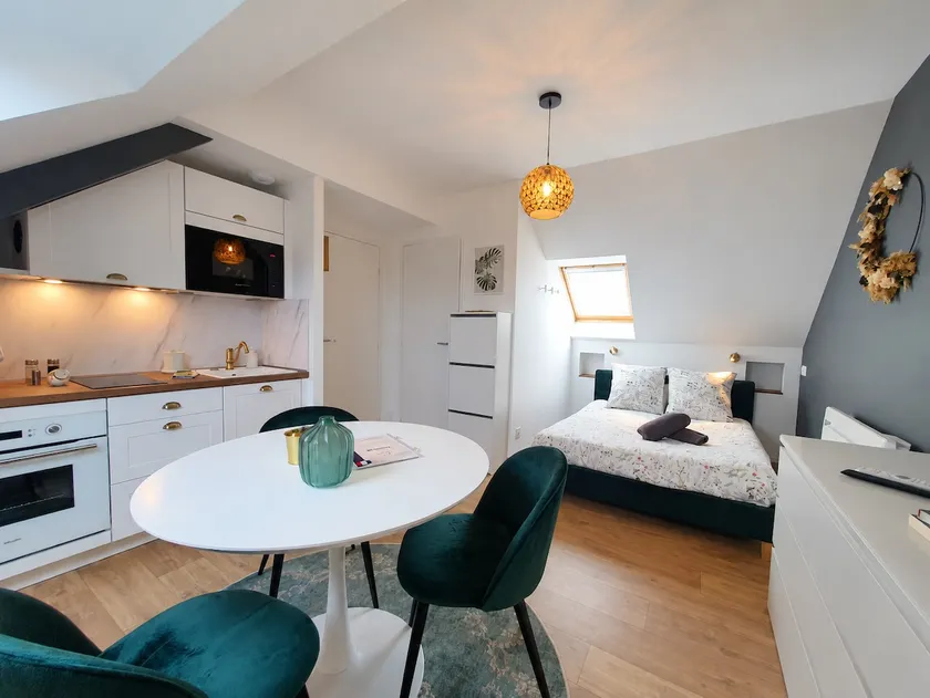 Bruz Centre Studio Apartment | Free Parking - Image 1