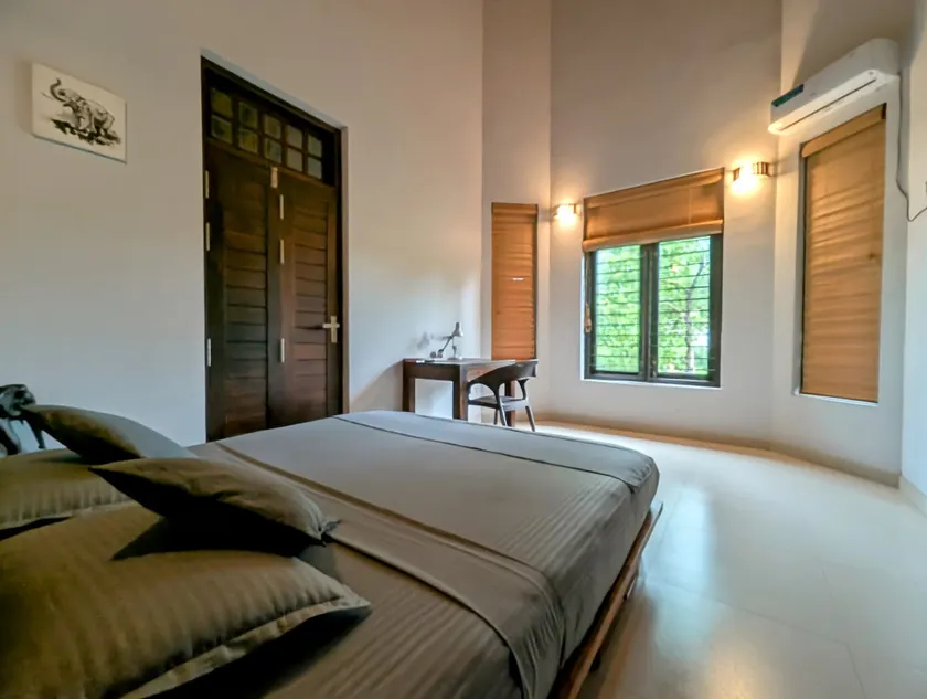 Cozy Upstairs Suite • 10 Min Airport • Balcony - Image 1