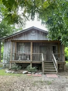 Rustic cabin - Image 1