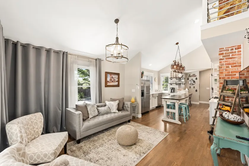 Historic Downtown Home | Walkable | Sleeps 6 - Image 1
