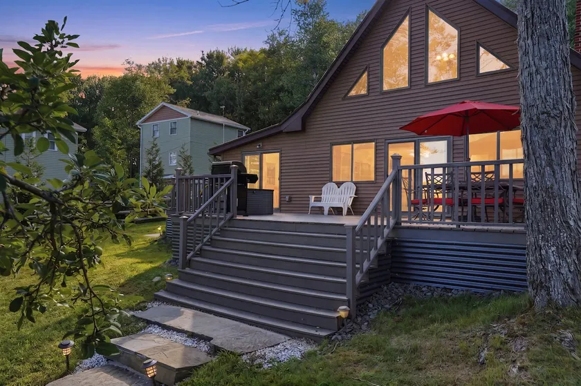 Morcom’s Fiddle Lake Lodge Ski & Lakefront Getaway - Image 1
