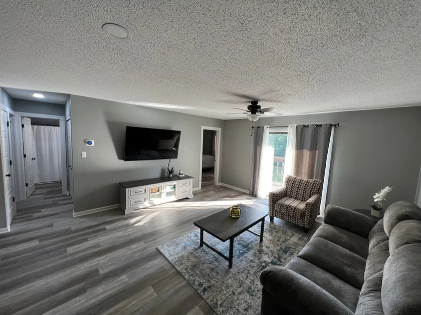 Luxury condo at mark twain - Image 1