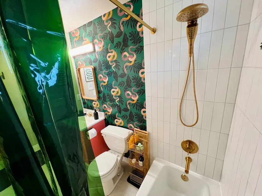 Glam Pvte Suite 1BR/1BA near DTwn - Self Check - Image 1