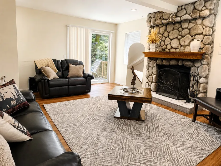 Cozy 5BR Mountain Retreat Near Lake Gregory - Image 1