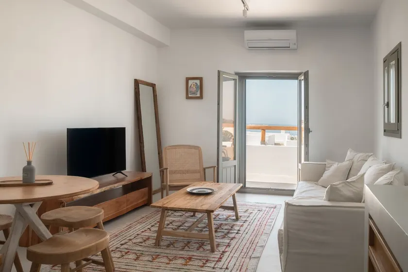 Siora of Paros - Ammiralis & Castelis - Image 1