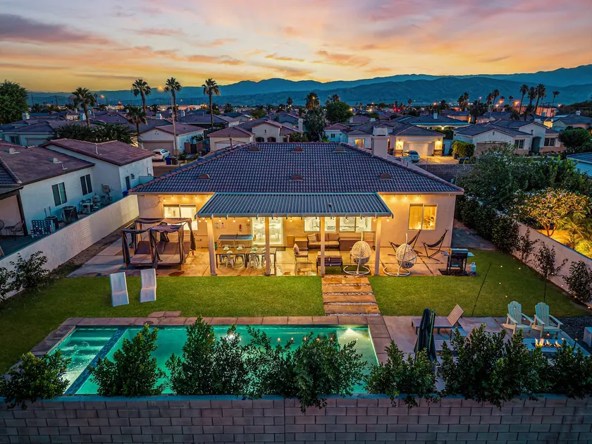 AMAZING POOL_SPA, BBQ, 5Bed_2Ba, Ping Pong, Lawn Games, Desert Haven - Image 1