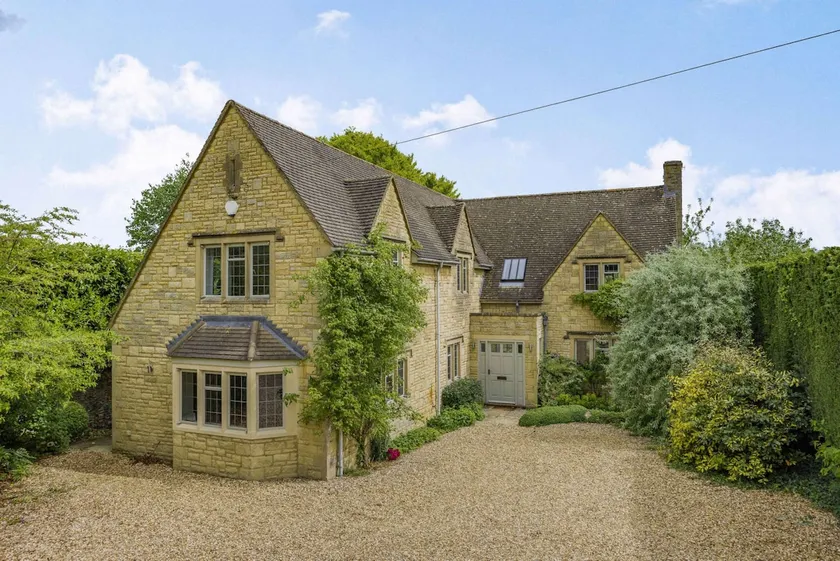 Large family friendly holiday home in the Cotswolds - Willows House - Image 1