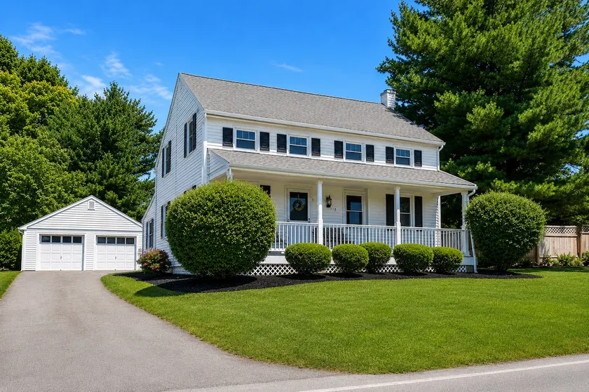 Cozy farmhouse in millersville - Image 1