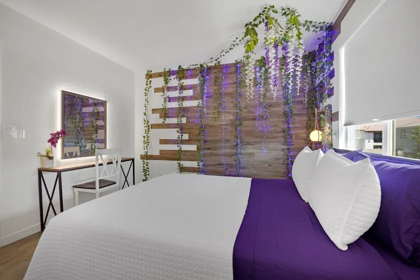 3-Bedroom off The Strip Relaxing Retreat - Image 1