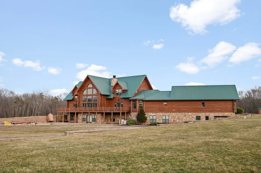 Luxurious Lodge Retreat on 100 Acres, Indiana PA - Image 1