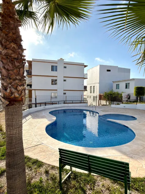 Unwind in a spacious 3-bedroom apartment with pool - Image 1