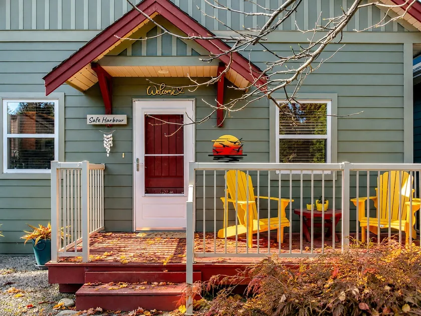 Fully-equipped near Rathtrevor Beach! - Image 1
