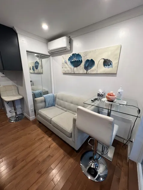Luxurious studio near everything - 5 min from Place Bell - 1 bedroom for 2 people - Image 1