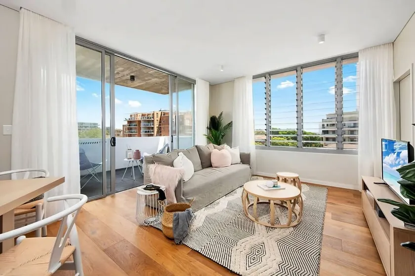 The Bondi Breeze Apartment - Image 1
