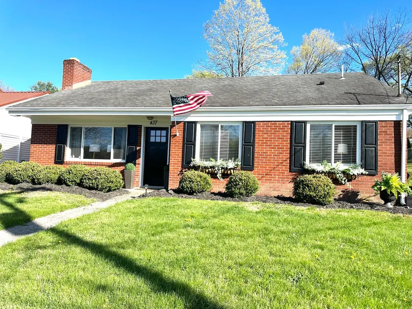 Lewisburg’s Southern Bell, a charming bungalow with a Southern feel! - Image 1