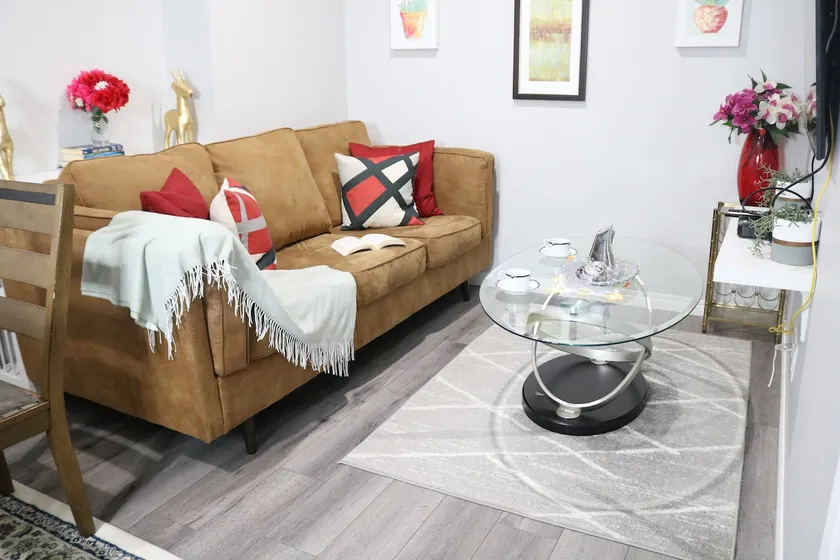 Homely 2Bdr Suite w/ self check-in / Steps from shopping, SHC & near Deerfoot  - Image 1