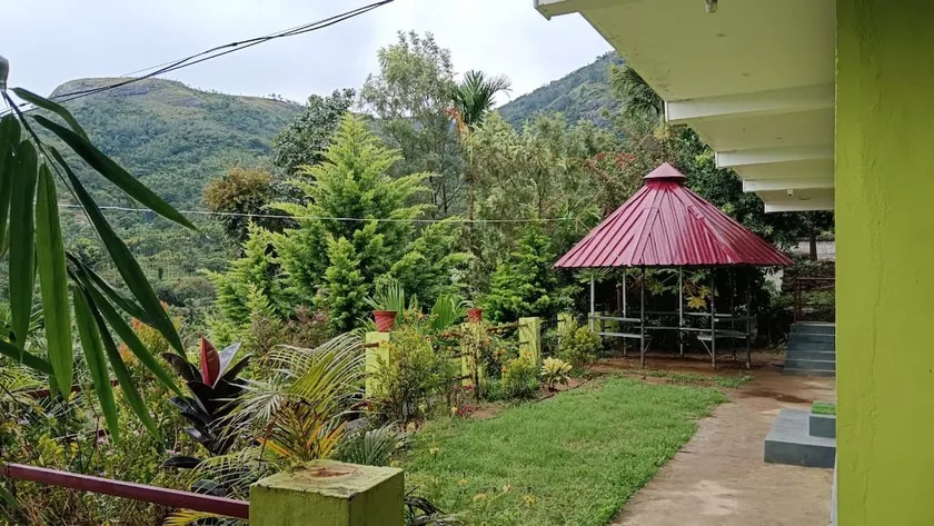 2 Bed room riverside cottage with mountain view - Image 1