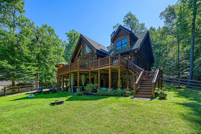 Luxurious 4BR Lakefront Dog Friendly | Hot Tub - Image 1