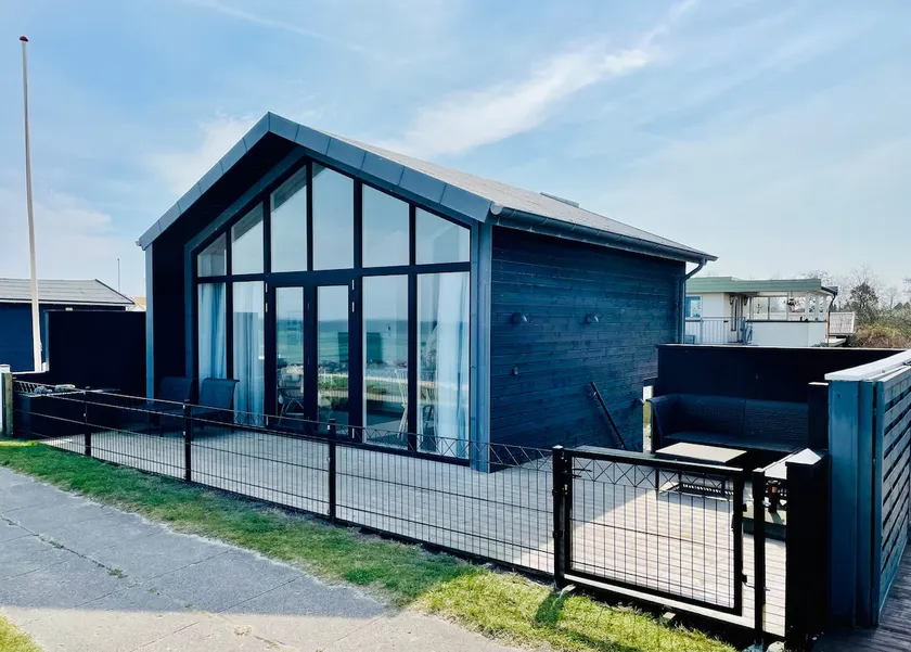 Romantic beach house [Front-row ocean view] - Image 1