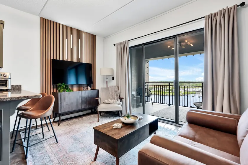 Riverview Penthouse on Water Street! Stunning views and sunsets! - Image 1