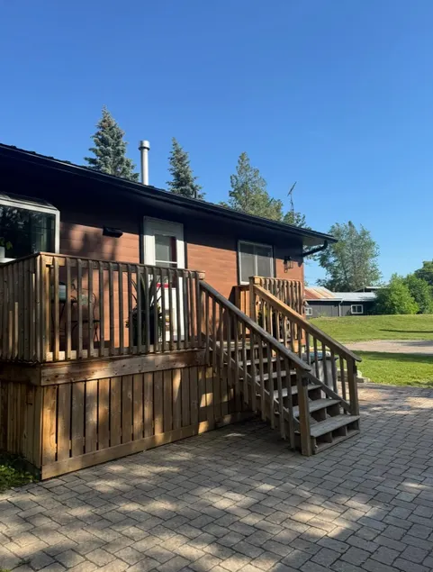 Quiet Retreat Cottage on 160’ Waterfront Lot - Image 1