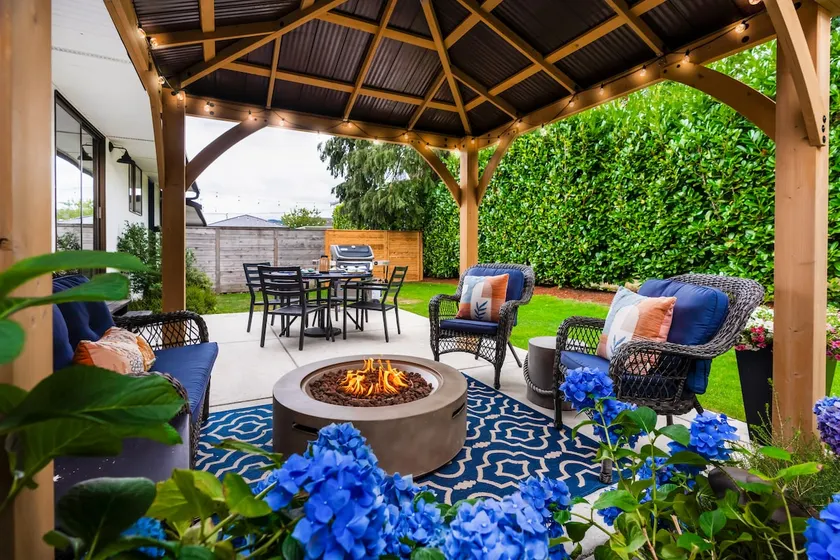 Walkable to Restaurants, Fire Pit & Coffee Bar - Image 1