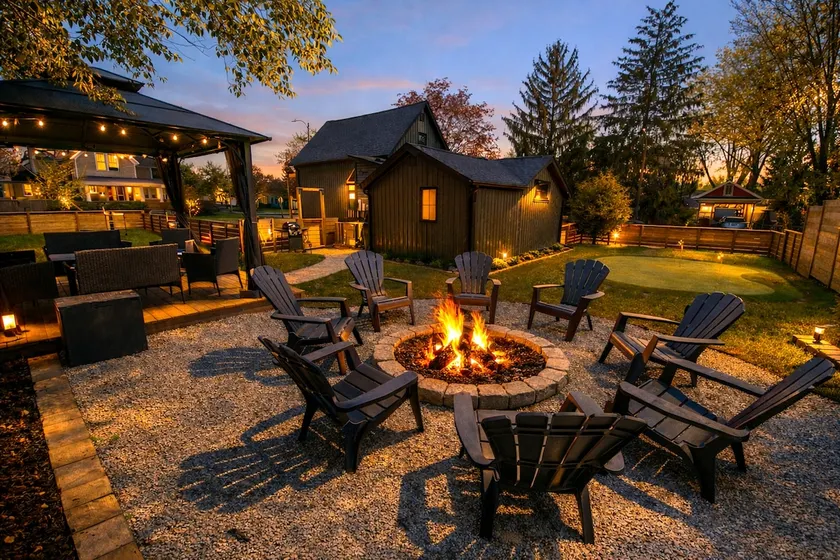 Walk Downtown | Fire Pit, Gazebo & Putting Green - Image 1