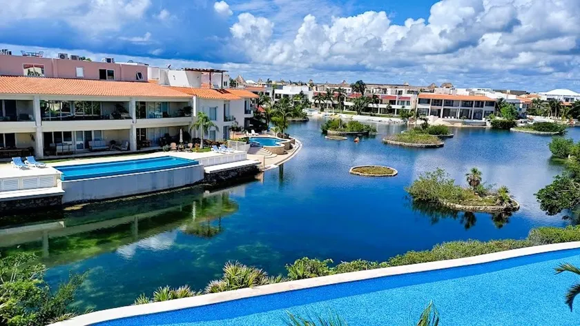 Bay Blue, Waterfront, Lagoon & Beach - Image 1