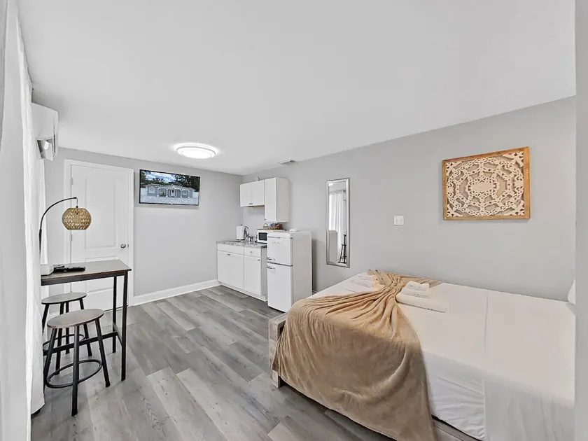 Cozy guesthouse, 1 Bed, 2 miles from Busch Gardens - Image 1