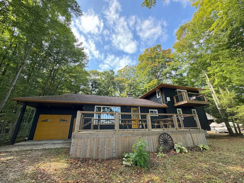Bruce County Escape | Modern Cottage + Lake Views - Image 1