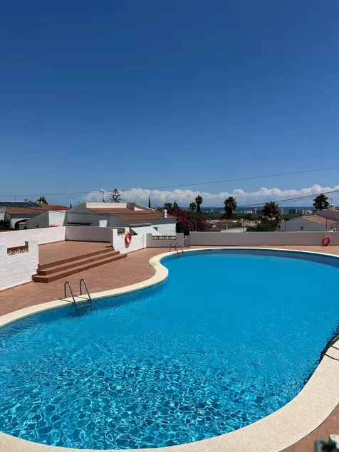 A nice, renovated, detached villa - Image 1