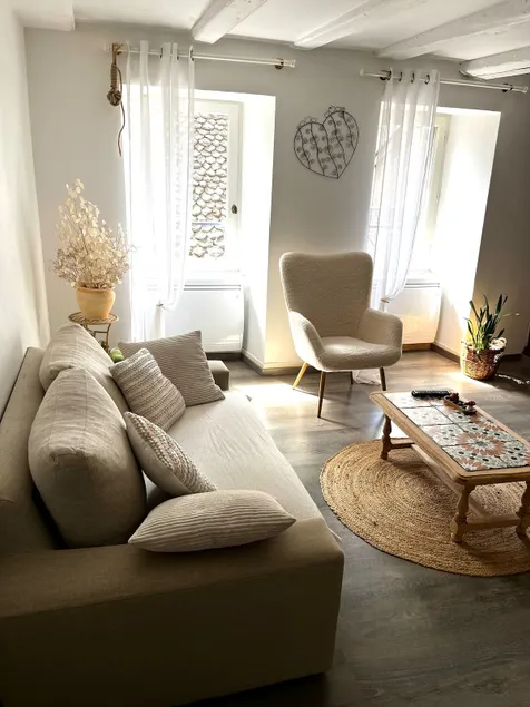 Typical apartment in the middle of Mauriac - Image 1
