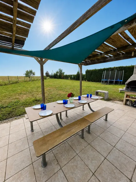 Spacious, air-conditioned family house with garden, 4 bedrooms - Image 1