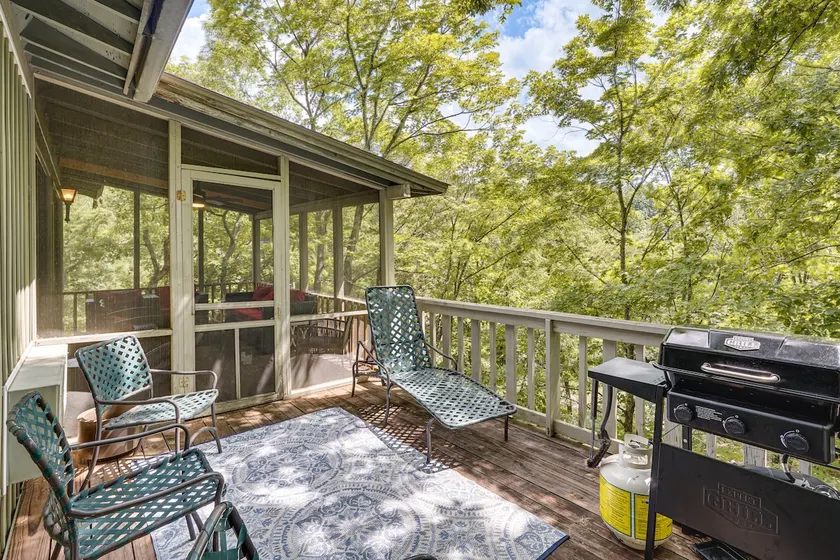 2 Decks, Pool Access! Osage Beach Family Retreat - Image 1