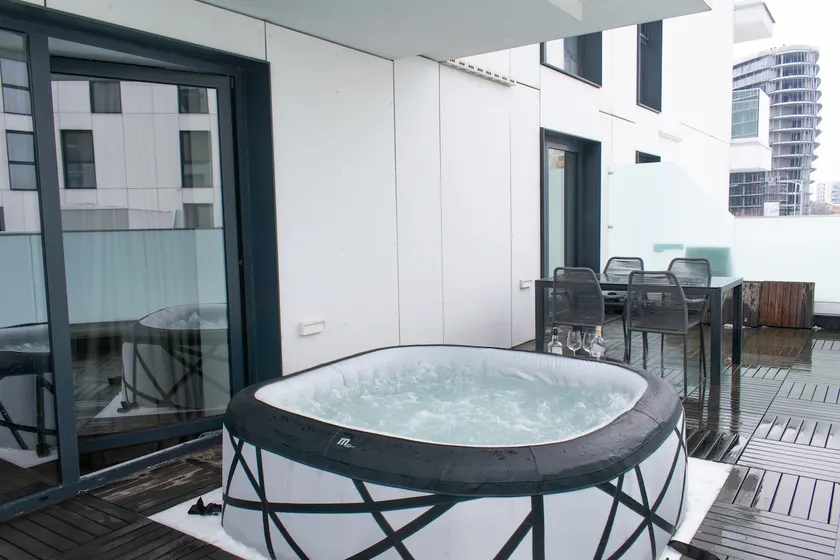 Jacuzzi, Private Parking, Business Centre, Views - Image 1