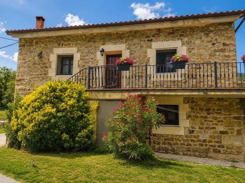 A nice country house with a terrace - Image 1