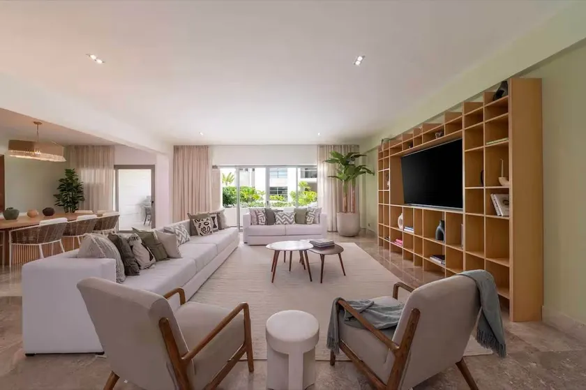 Beachfront Community, Private Patio & Pool Access - Image 1