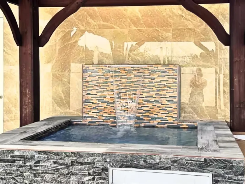Apartment with Private Pool, King Bed, Near Beach - Image 1