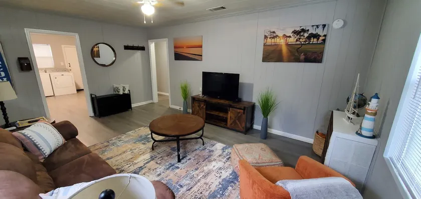 2 bedroom Coastal bungalow minutes from St Simons - Image 1