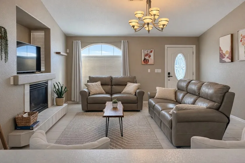 Silverado Ranch Home-Near Casino-10 min to Airport - Image 1