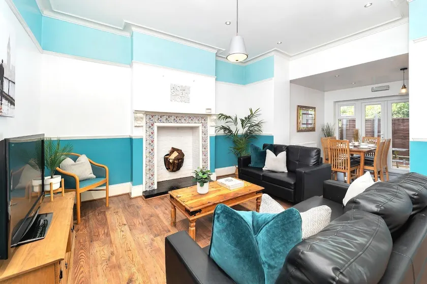 Comfy & Spacious Home | Work & Groups - Image 1
