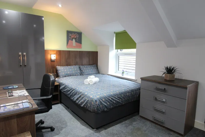 Victoria House - Deluxe Studio by CovStays - Image 1