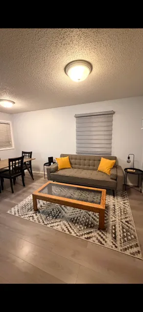 Lovely 2 bedroom condo, 2 minute walk fr downtown - Image 1